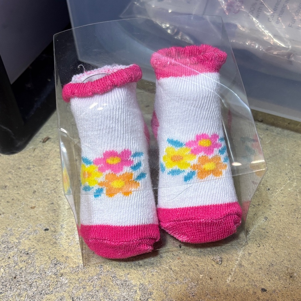 🟢10/$10 - Pink Trim White Baby Socks with Floral Print